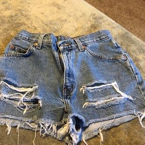 levi cutoff shorts